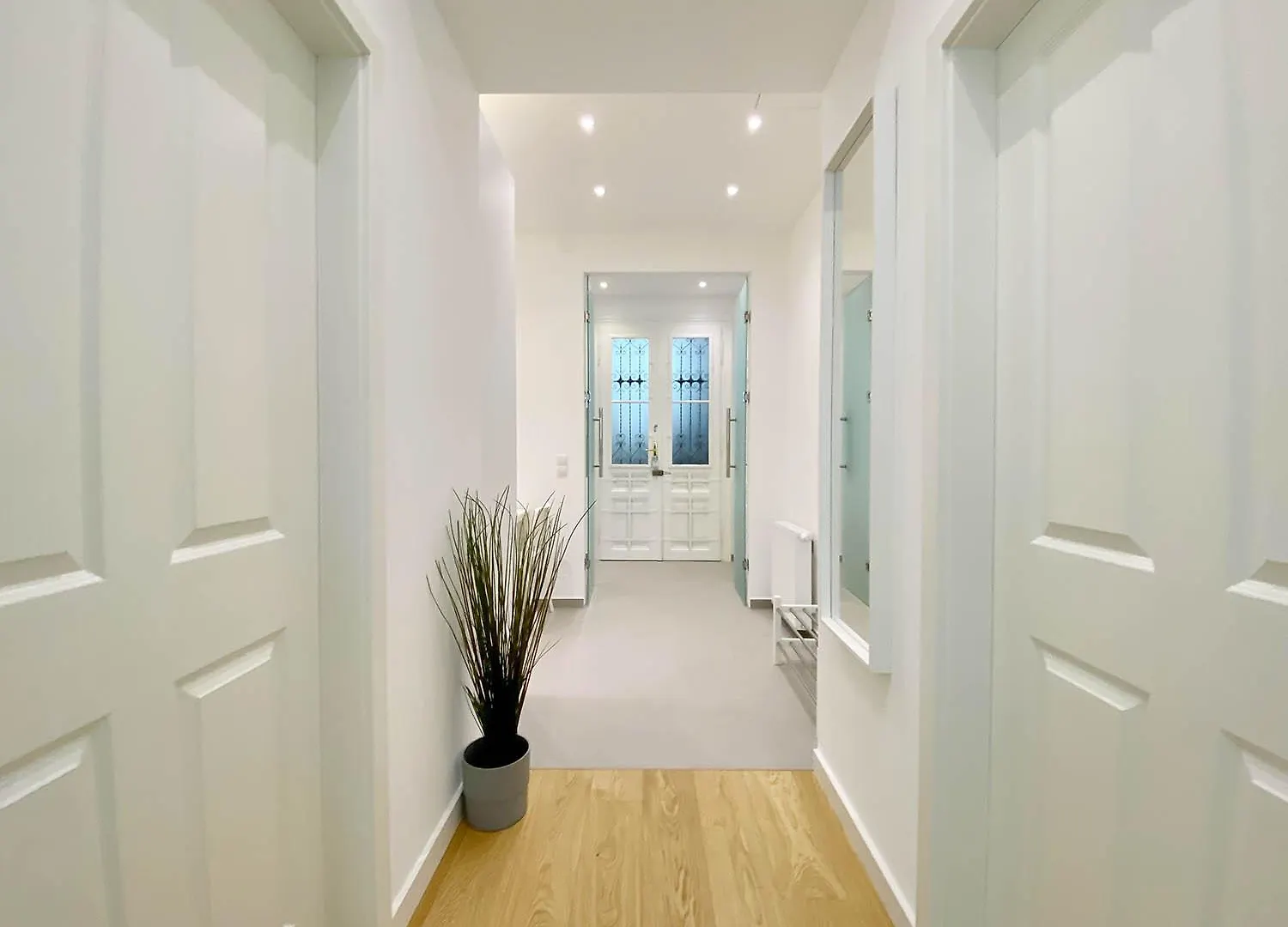Beautiful Apartment In Hip Area With 3 Bed Rooms Bécs