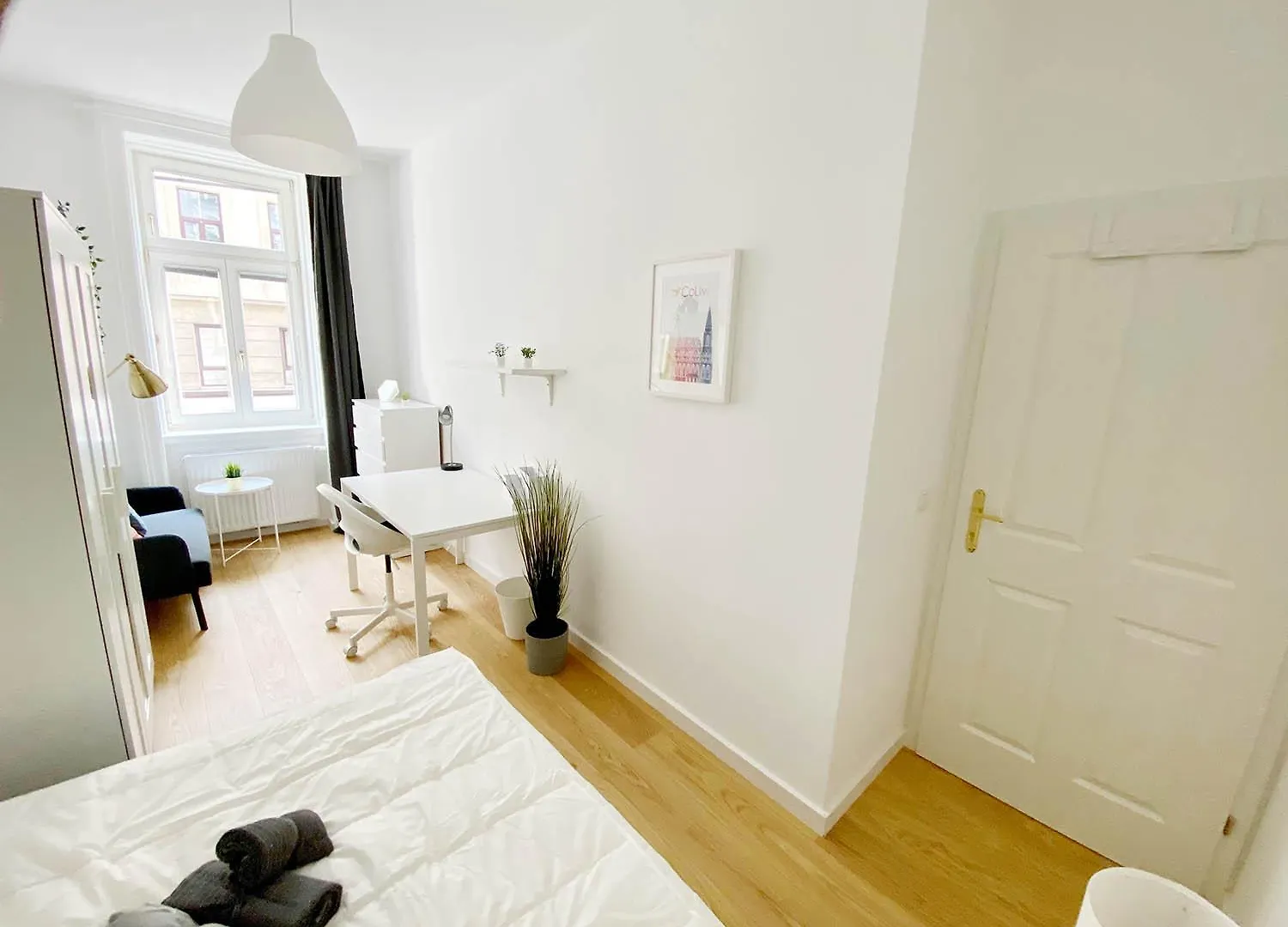 Beautiful Apartment In Hip Area With 3 Bed Rooms Bécs