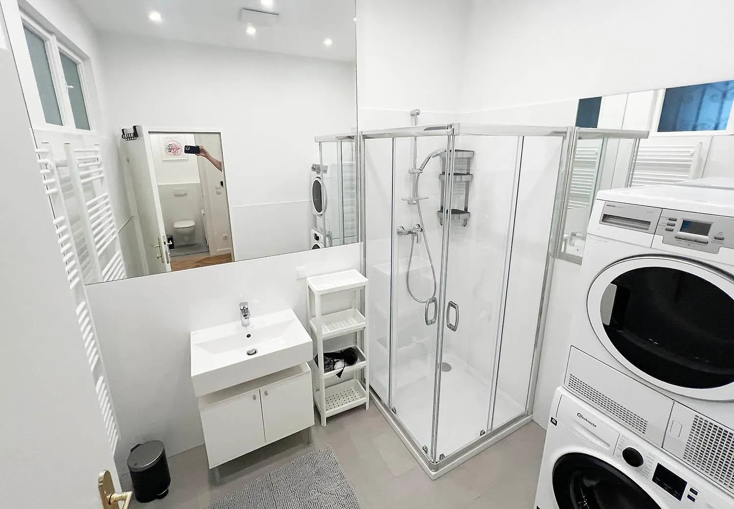 Beautiful Apartment In Hip Area With 3 Bed Rooms Bécs 0*,  Ausztria