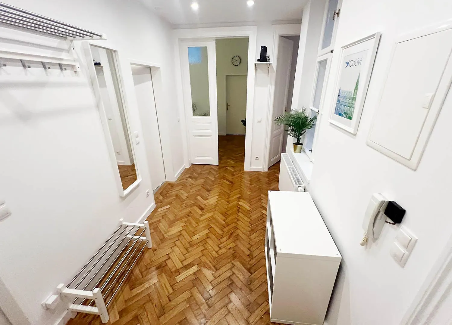 Beautiful Apartment In Hip Area With 3 Bed Rooms Bécs
